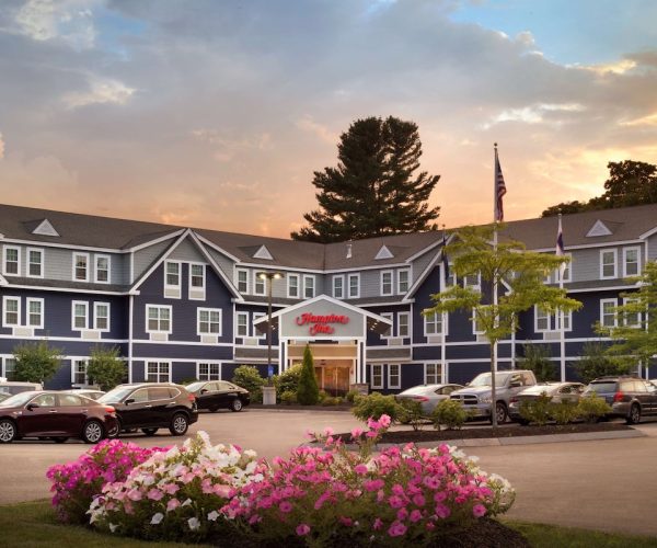 Hampton Inn Dover – GPS: 17 New Rochester Rd, Dover, New Hampshire