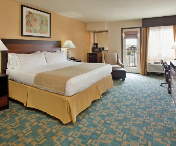 Holiday Inn Express Hotel & Suites Branson 76 Central, an IHG Hotel – Branson, Missouri