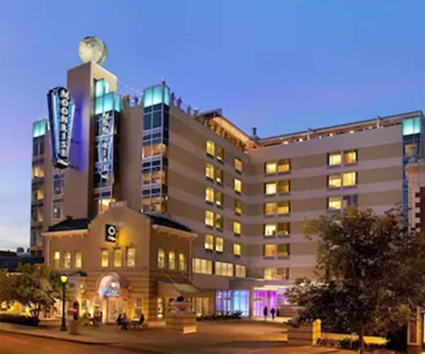 Moonrise Hotel – St. Louis, Missouri