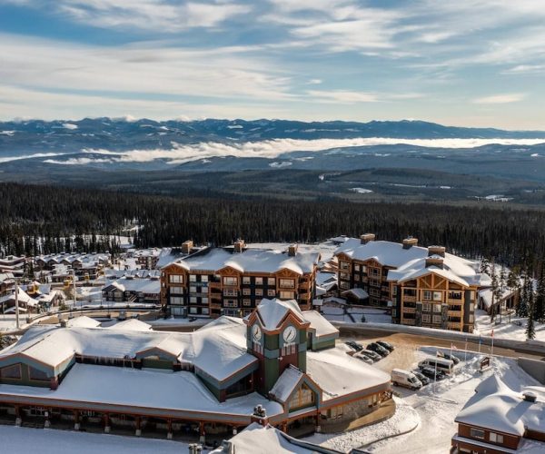 Towering Pines Chalet – Comfortable and Cozy Chalet with Spectacular Views – British Columbia, Canada