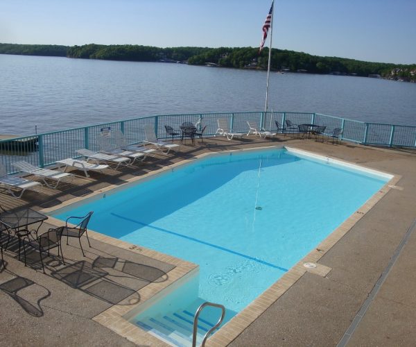 UPDATED LAKEFRONT WALK-IN UNIT, POOL, BEACH, SCREEN DECK – MO, Missouri