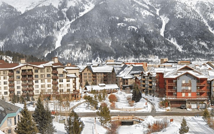 Jan 21-26 Copper Mountain & A-Basin $659 (6 Days 5 Nights + Transport) – Frisco, CO