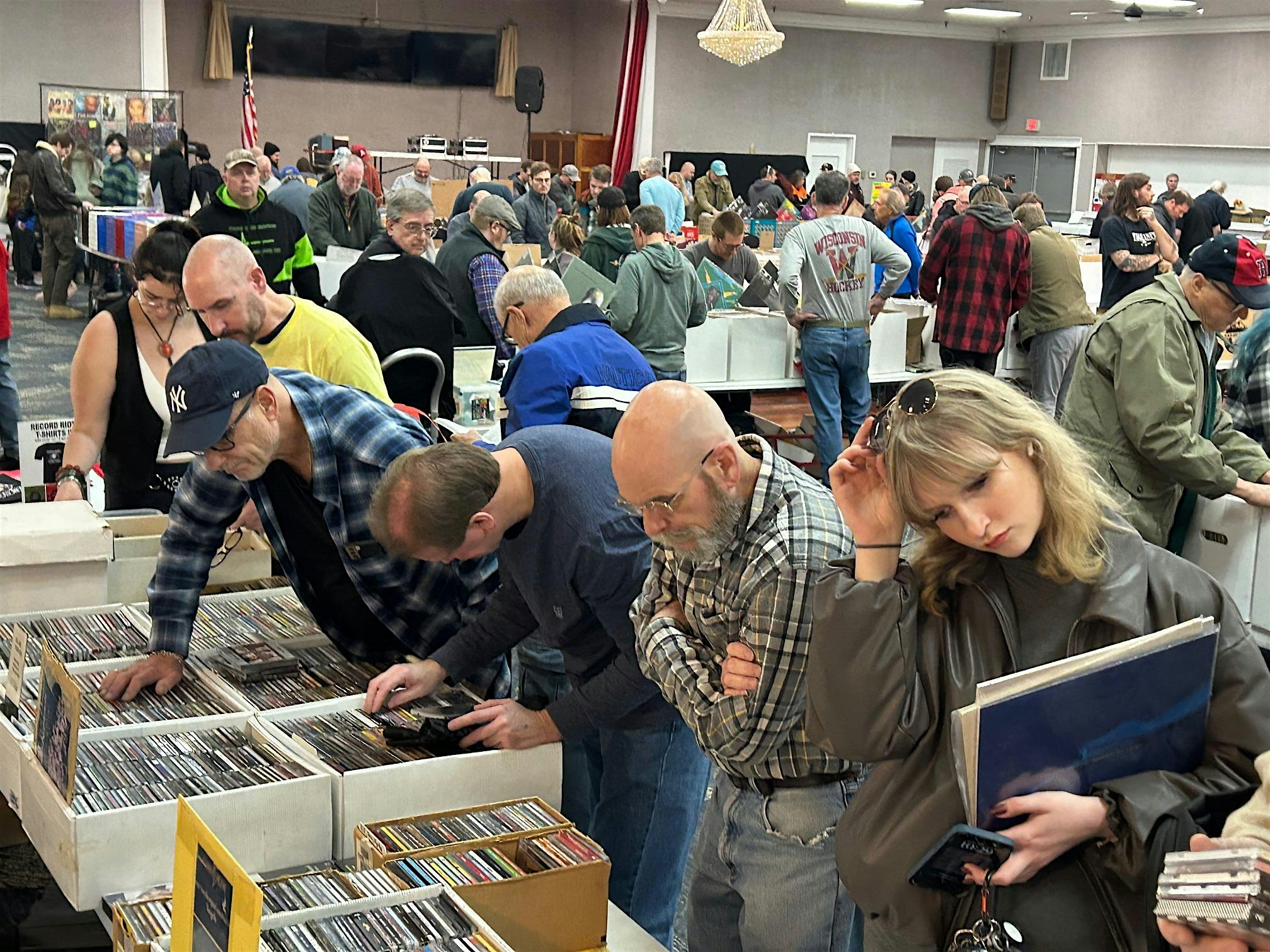 BIG VINYL RECORD SALE! The Albany Record Riot! 20,000 LPs in one room! – Albany, NY