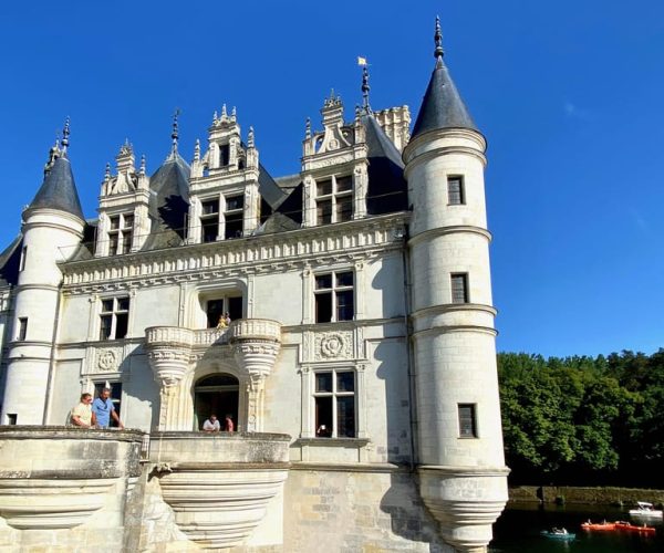 3 Loire Castles Live Guided Small group by Mercedes minivan – Centre-Val de Loire, France