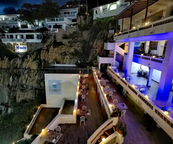 *Acapulco High Cliff Divers with 2 Drinks by Night – Chihuahua (State), Mexico