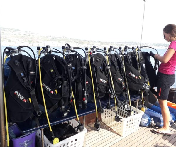 Aci Trezza: 2-Day Basic Scuba Diver Course – Sicily, Italy