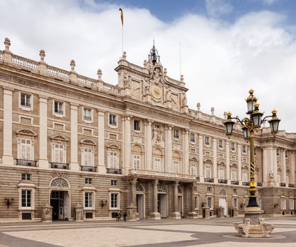 Almudena Cathedral, Royal palace skip-the-line+walking tour – Madrid, Spain