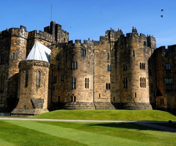 Alnwick Castle and Scottish Borders Tour from Edinburgh – Edinburgh, United Kingdom