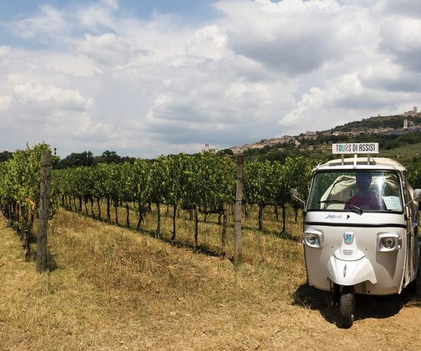 Assisi: Ape Calessino Panoramic Vintage Tour – Umbria, Italy