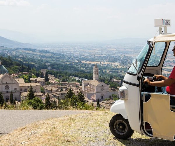 Assisi: Panoramic and Sanctuaries by Tuk-Tuk – Umbria, Italy