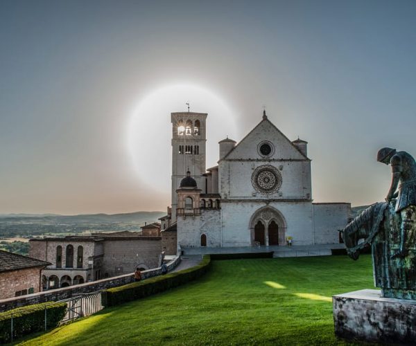 Assisi: Private Walking Tour with St. Francis Basilica – Umbria, Italy