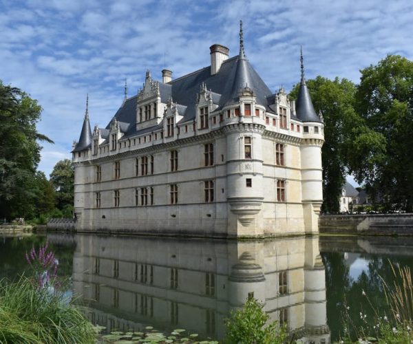 Azay-le-Rideau Castle: Private Guided Tour with Ticket – Centre-Val de Loire, France