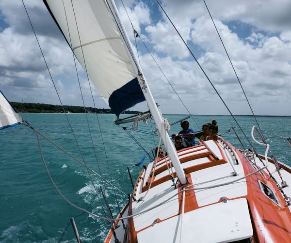 Bacalar: Private Lagoon Sailing Trip with Homemade Guacamole – Quintana Roo, Mexico