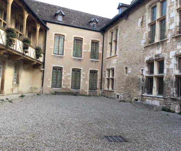 Beaune: Beguiling Beaune Self-Guided Smartphone Audio Tour – Bourgogne-Franche-Comté, France