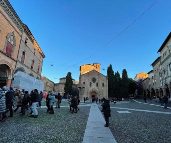 Bologna: Self-Guided Historical Audio Tour – Emilia-Romagna, Italy