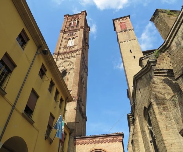 Bologna: Torre degli Asinelli Entrance Ticket & Food Tasting – Emilia-Romagna, Italy