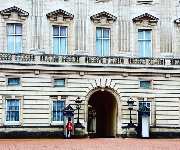 British Royalty: Changing of The Guard Walking Tour – London, United Kingdom