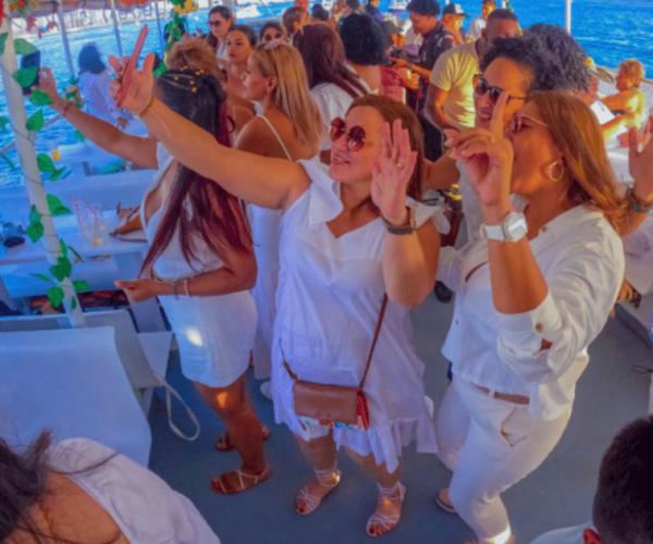 Cartagena de Indias: Sunset Cruise Open Bar with Dance Show – Cartagena, Colombia