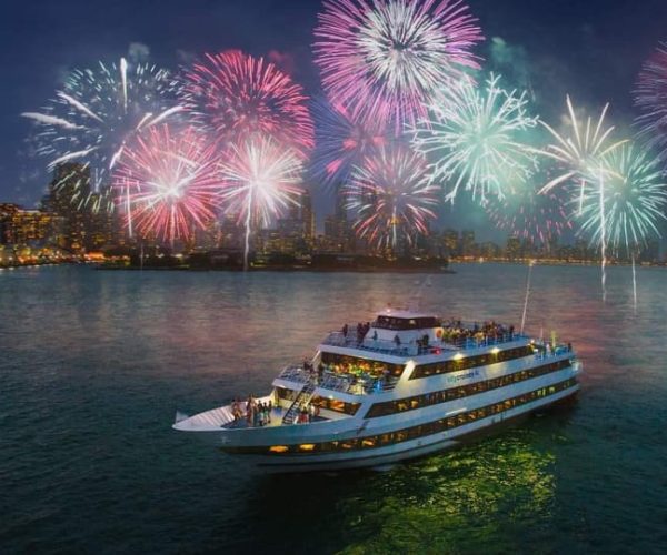 Chicago: Fireworks Buffet Dinner Cruise on Lake Michigan – Chicago, Illinois