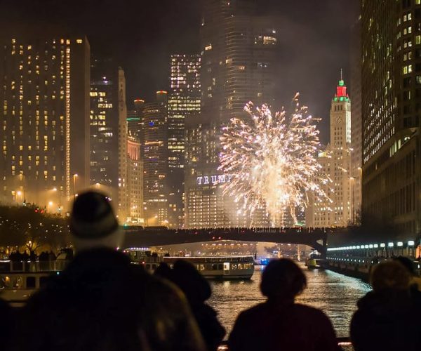 Chicago: Fireworks Cruise with Lake or River Viewing Options – Chicago, Illinois