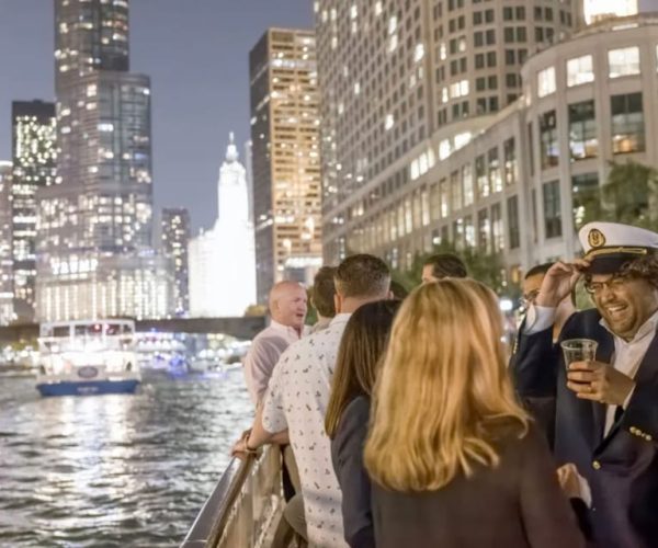 Chicago River: Guided Sunset Cocktail & Architecture Tour – Chicago, Illinois