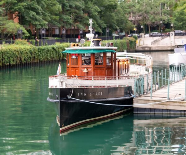 Chicago River: Historic Small Boat Architecture River Tour – Chicago, Illinois