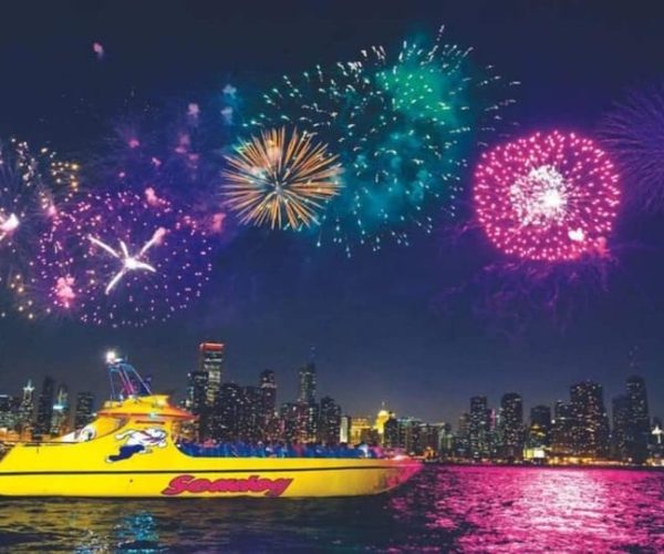 Chicago: Seadog Speedboat Fireworks Cruise on Lake Michigan – Chicago, Illinois