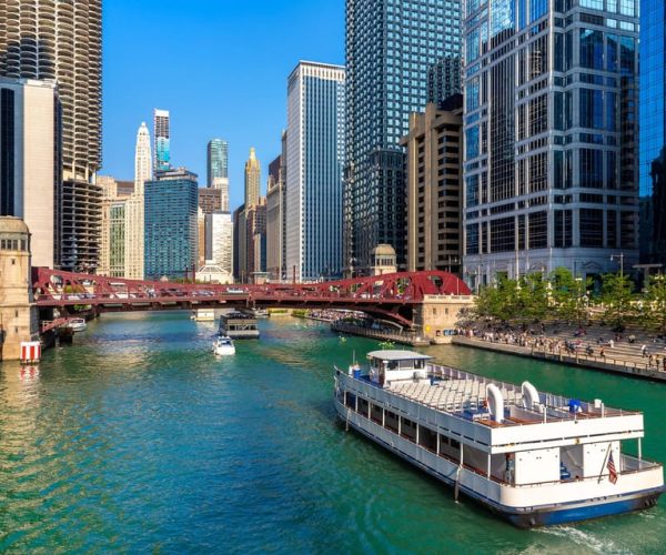 Chicago: Small Group Walking Tour with Skydeck and Boat – Chicago, Illinois