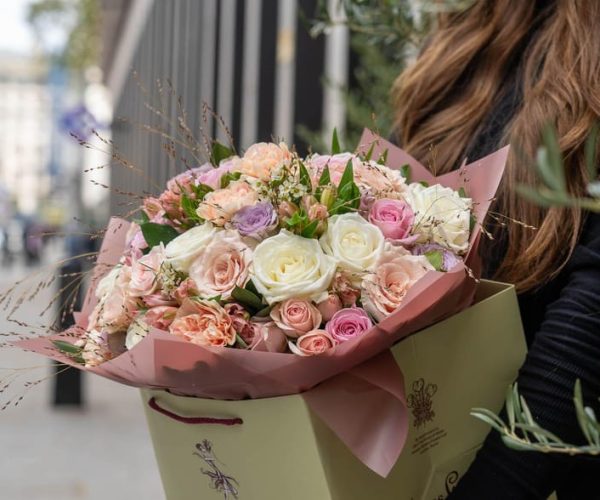 Classic Style Hand-Tied Bouquet – Greater London, United Kingdom