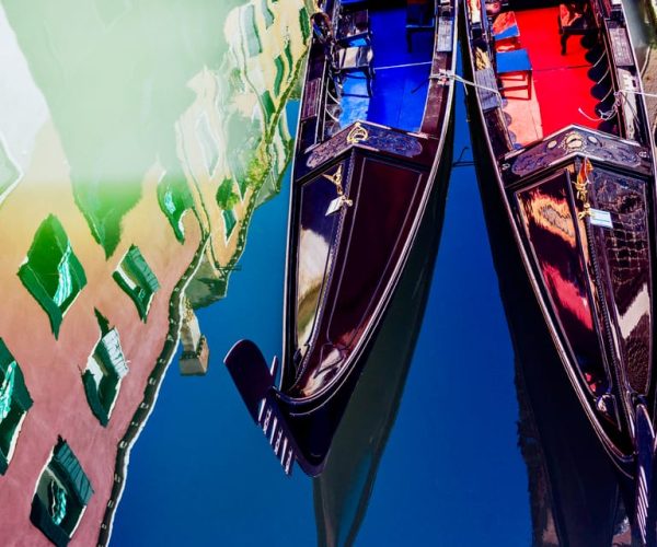 Classic Venetian Gondola Tour – Veneto, Italy