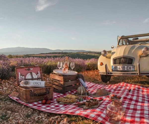 Découverte de la Provence en 2CV – Provence-Alpes-Côte d’Azur, France