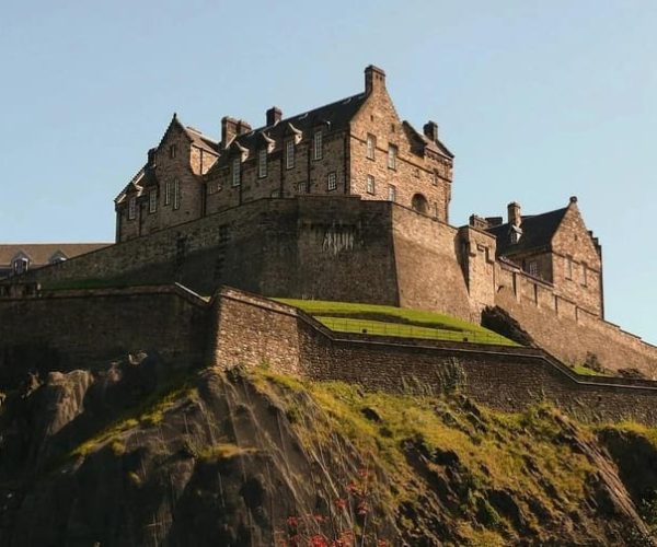 Edinburgh: Self-Guided Murder Mystery Tour by the Castle – Edinburgh, United Kingdom