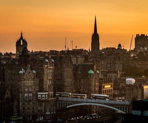 Edinburgh: The Royal City Tour from London – London, United Kingdom