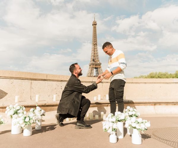 Eiffel Tower Proposal lgbtqia+ / 1h Photographer – Ile-de-France, France