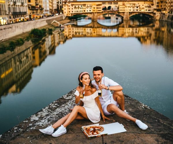 Florence: Classics Photoshoot with Ponte Vecchio Bridge – Florence, Italy