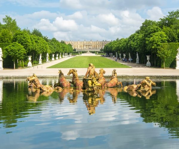 From Paris: Versailles Palace Guided Tour & Gardens Access – Paris, France