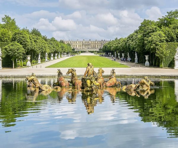 From Paris: Versailles Skip-the-Line Tour & Gardens Access – Paris, France