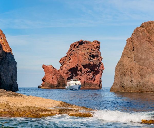 From Porto: Scandola & Girolata Tour by Boat – Corsica, France