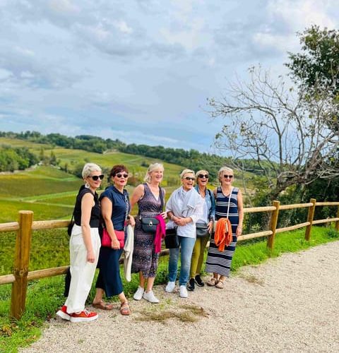 Grupo : Tour de Saint Emilion + Cata de vinos en cueva. – Nouvelle-Aquitaine, France