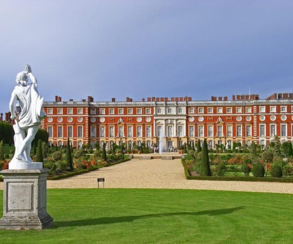 Hampton Court Palace Private Tour with Fast Track Pass – London, United Kingdom