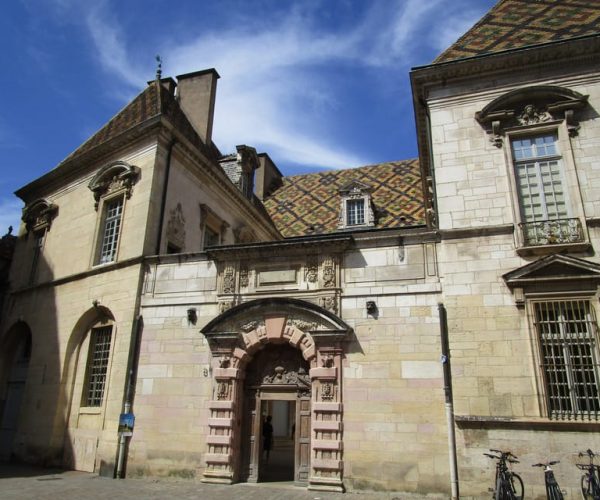 Historical Dijon: Outdoor Escape Game – Bourgogne-Franche-Comté, France