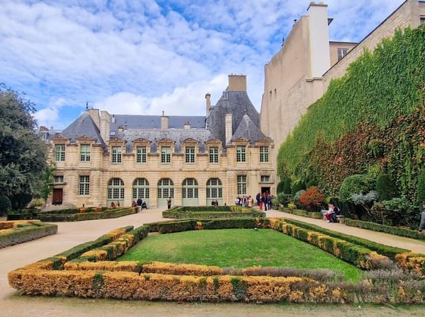 Incredible History of Le Marais Walking Tour – Semi-Private – Ile-de-France, France