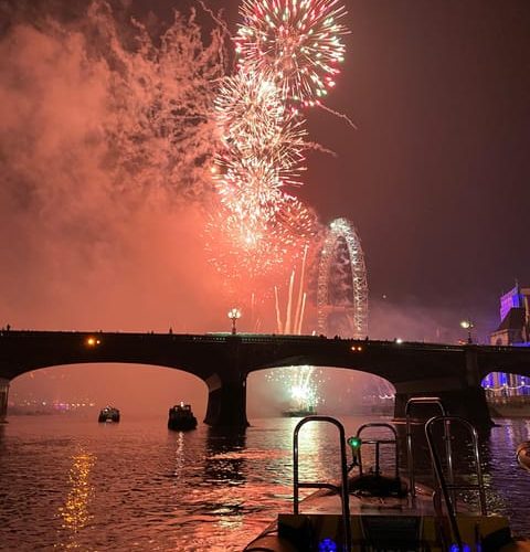 LONDON: NYE 2023 Fireworks PRIVATE BOAT – Front Row Views – London, United Kingdom