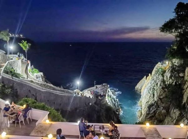 La Quebrada: Two Drinks & High Cliff Diving Exhibition – Chihuahua (State), Mexico