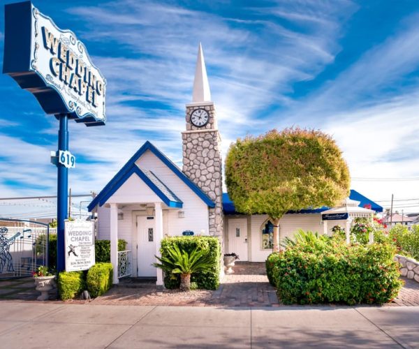 Las Vegas: Wedding or Vow Renewal at Graceland Chapel – Las Vegas, Nevada