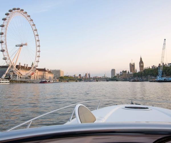 London: 2 hour private luxury yacht hire on the River Thames – London, United Kingdom