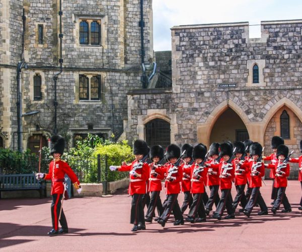 London: Changing of the Guard & Central London Food Tour – London, United Kingdom