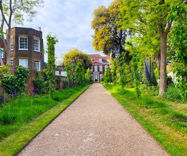 London: Hampstead Self-Guided Walking Discovery Game – London, United Kingdom