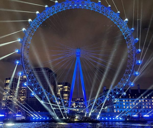 London: NYE 2023 Fireworks – Front Row Views from the Thames – London, United Kingdom