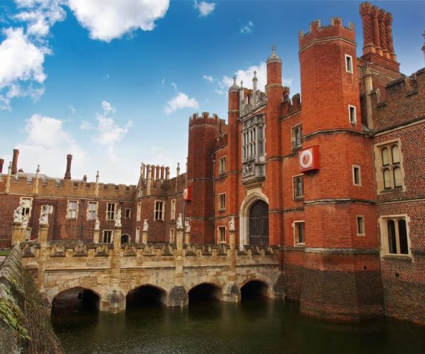 London: Secrets of Hampton Court Palace Guided Tour – London, United Kingdom